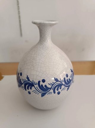 Nuovi vasi di ceramica