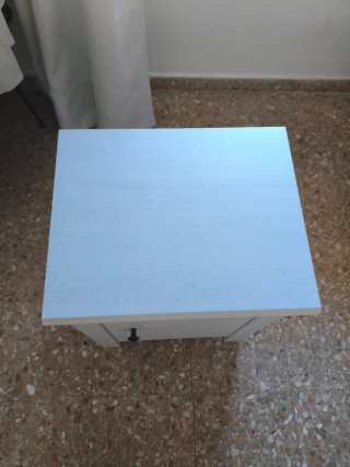 Mesitas de noche blancas de madera