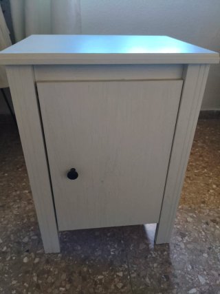Mesitas de noche blancas de madera