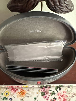 Funda Gafas de Sol Prada Sport + Gamuza