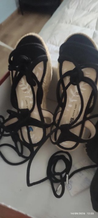 Sandalias Mustang negras con cordones