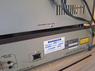 Equipo de música JVC vintage con tocadiscos