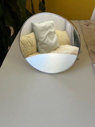 Espejo de tocador metálico