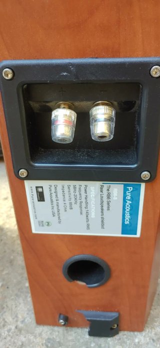 Altavoces de columna y receptor AV