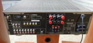 Altavoces de columna y receptor AV