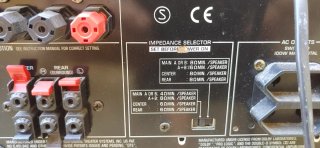 Altavoces de columna y receptor AV
