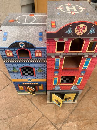 Garaje modular de madera para niños