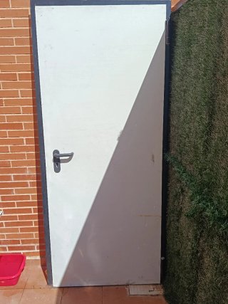 Puerta multiusos antiincendios con marco