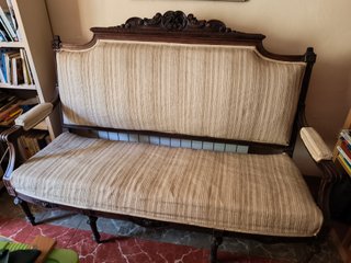 Sofá de época madera y tela
