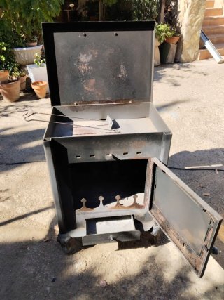Estufa de leña con horno superior
