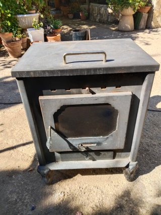 Estufa de leña con horno superior