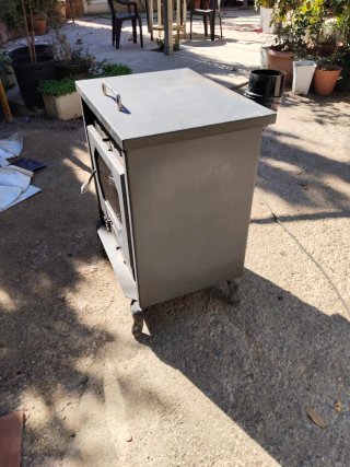 Estufa de leña con horno superior