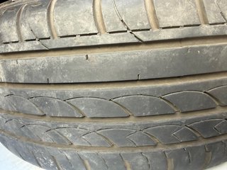 Rueda de coche ( solo goma sin llanta)