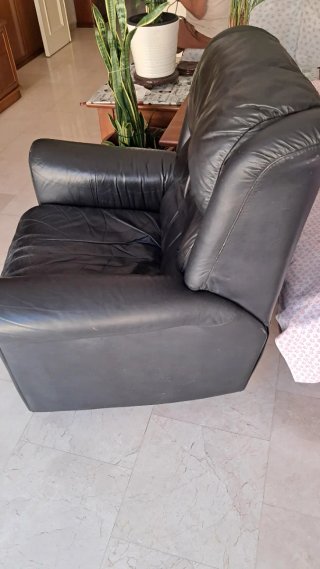 Sillón reclinable de piel negro