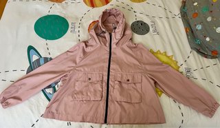 Chubasquero Zara rosa empolvado