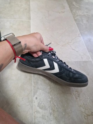 Tenis Hummel Negros y Blancos