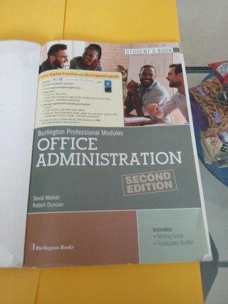 Libro de Inglés grado medio de administración