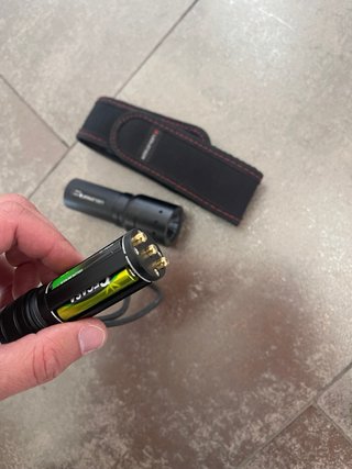 Linterna Led Lenser T7 con funda.