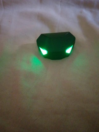 Auriculares inalámbricos negros con luces