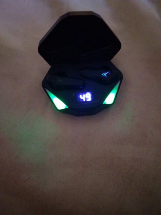 Auriculares inalámbricos negros con luces