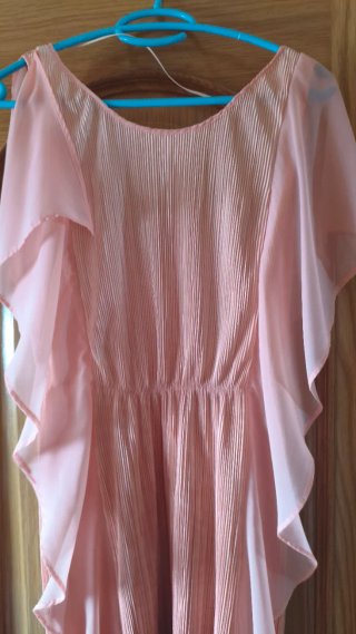 Vestido corto rosa plisado