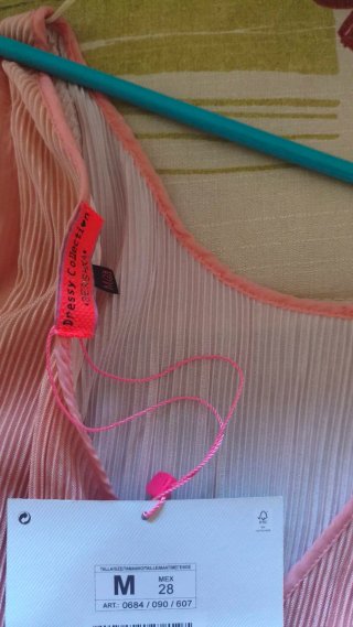 Vestido corto rosa plisado