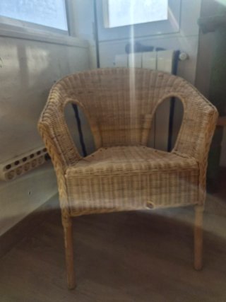 Conjunto mesa y silla mimbre hecho a mano