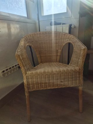 Conjunto mesa y silla mimbre hecho a mano