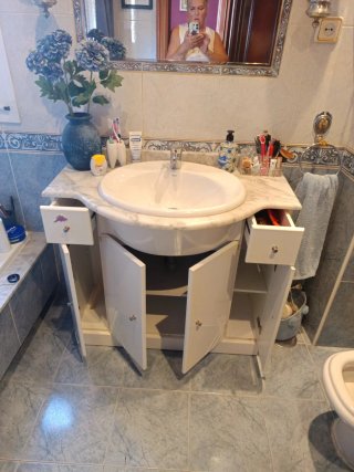 Mueble de baño con lavabo