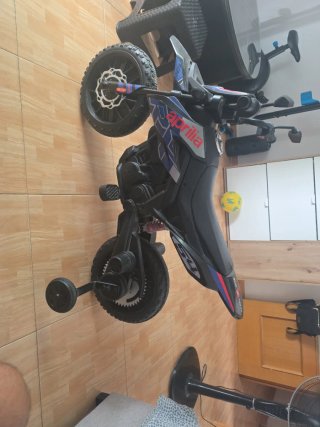 Moto Eléctrica Aprilia Niños de tres años