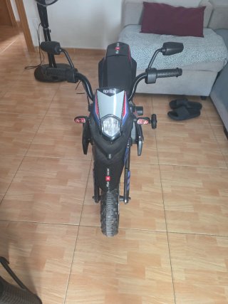 Moto Eléctrica Aprilia Niños de tres años