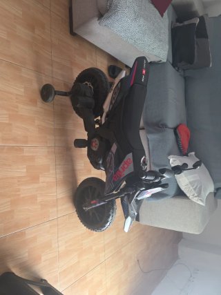 Moto Eléctrica Aprilia Niños de tres años