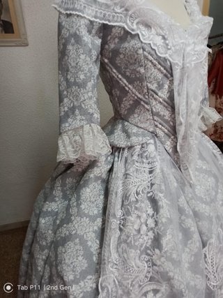 Traje de Fallera con Manteletas, aderezo, peinetas