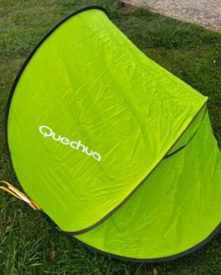 Tienda de campaña o parasol Quechua verde