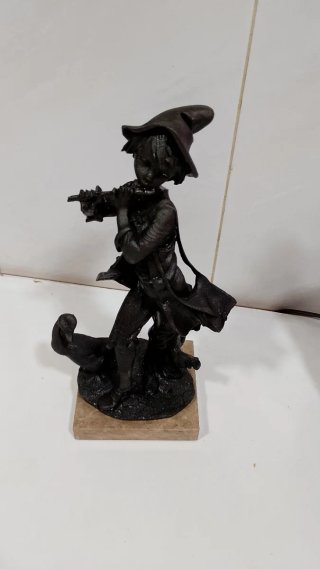 Escultura niño tocando flauta 30x14 cm