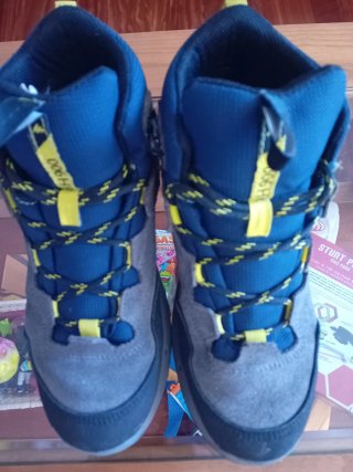 Botas de montaña impermeables