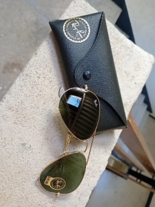 Gafas de sol Ray-Ban doradas y verdes