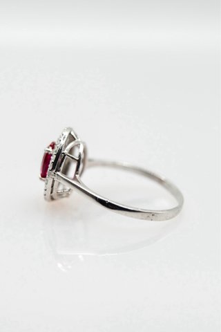 Anillo Oro Blanco 18k Rubí y Diamantes