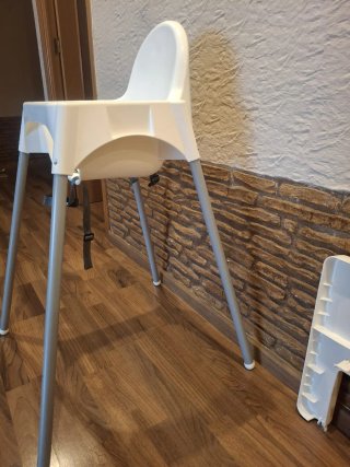 Trona blanca para bebé