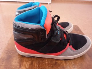 Zapatillas Adidas Altas Negras y rosas Grises