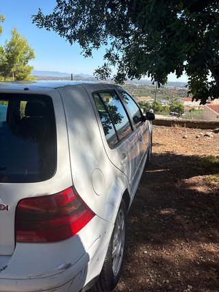 Volkswagen Golf 2000 (precio negociable)