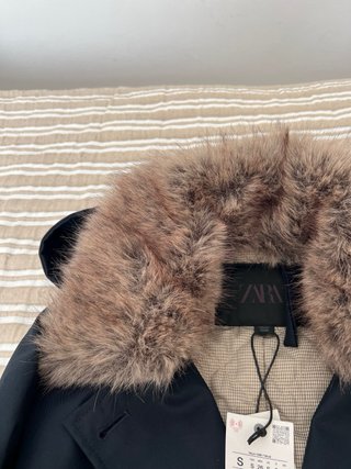 Chaqueta Zara azul marino con capucha