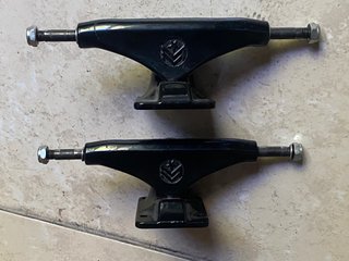 Ejes Skate Minilogo 127mm