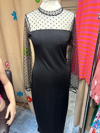 Vestido de fiesta negro con lunares