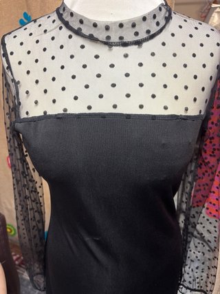 Vestido de fiesta negro con lunares
