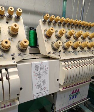 Máquina de Bordar Industrial Tajima