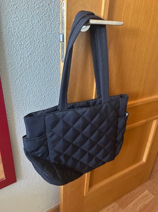 Bolso negro acolchado