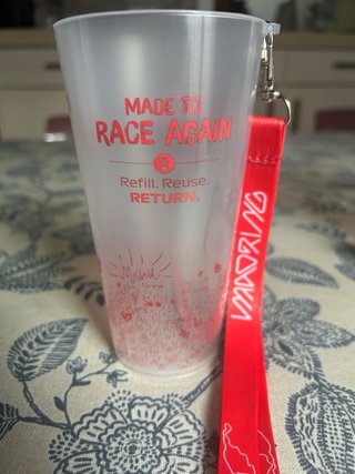 Vaso oficial Madring 2026 con colgador