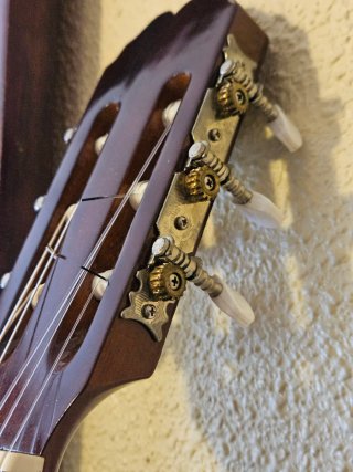 Guitarra Admira Cuerdas Nuevas