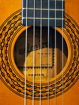 Guitarra Admira Cuerdas Nuevas